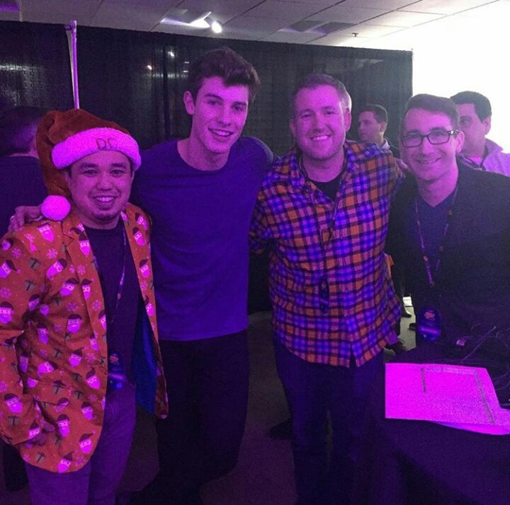 ShawnMendesSP's tweet image. Shawn en el backstage del #Q102JingleBall en Philly.