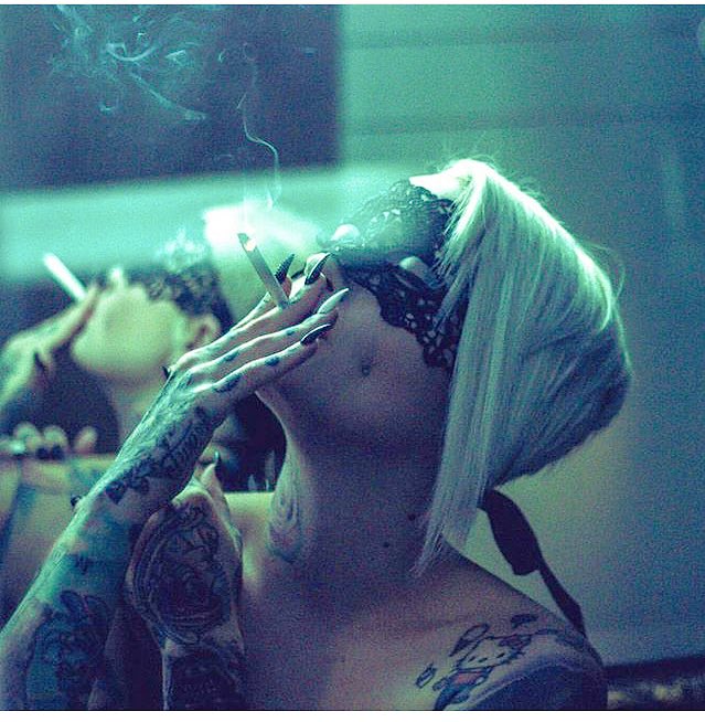PrettyFlackoSj4's tweet photo. #ganjagirls #weed #420 #burn1 #girlsthatsmoke #weedporn #clouds #babe #hot 😻😻😍😍😘 https://t.co/G3M44SpCg4