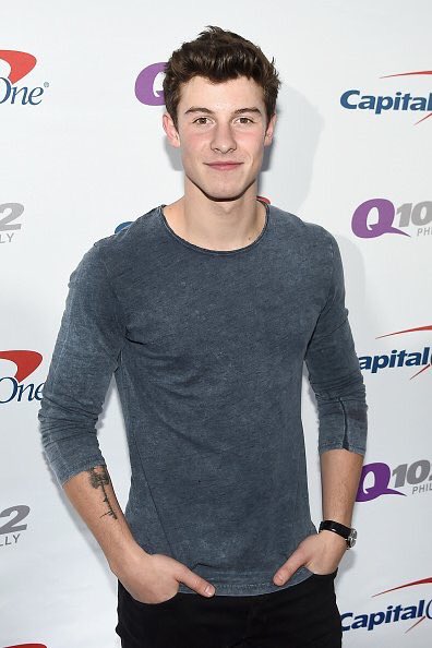 ShawnMendesSP's tweet image. Shawn en la alfombra roja del #Q102JingleBall en Philly.