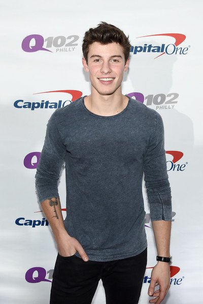 ShawnMendesSP's tweet image. Shawn en la alfombra roja del #Q102JingleBall en Philly.