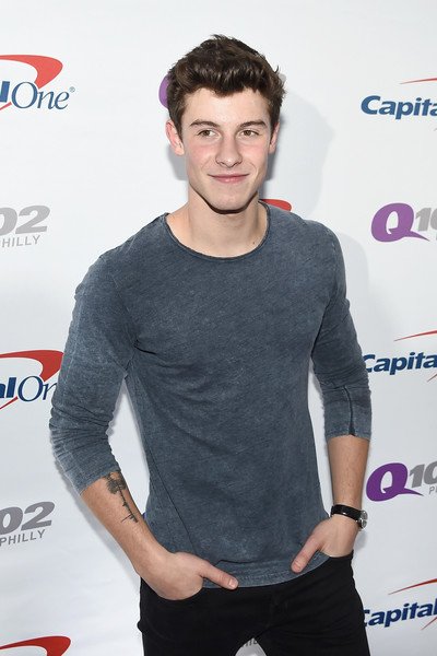 ShawnMendesSP's tweet image. Shawn en la alfombra roja del #Q102JingleBall en Philly.