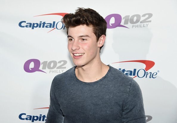 ShawnMendesSP's tweet image. Shawn en la alfombra roja del #Q102JingleBall en Philly.