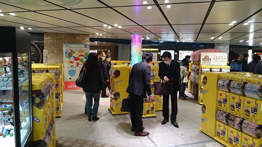 ট ইট র タカラトミーアーツ公式 東京駅ガチャマルシェ 東京駅開業102周年を記念して102台のガチャが集結 動輪の広場 ガチャマルシェ の写真が届きました 圧巻 こちらでは もっちぃもっちぃ などアーツの他のアイテムも販売中です ぜひ遊びに来て