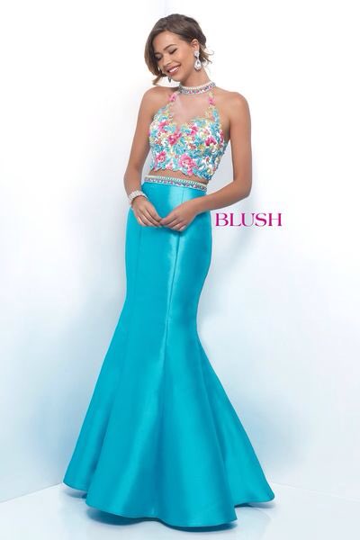 pickard71's tweet photo. Sneak at prom 2017#blushprom #pageantgirls #prom https://t.co/jzscwBoHj5