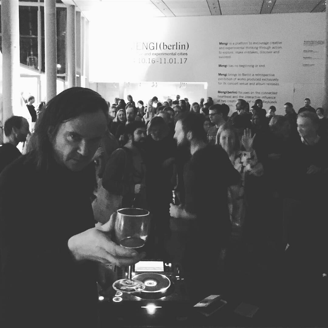 Gestern begeisterten The Holy &amp; <a href="/jorihulkkonen/">Jori Hulkkonen</a> #ausfinnland das Publikum der <a href="/jajajanordic/">Ja Ja Ja</a> Christmas Party in Berlin.