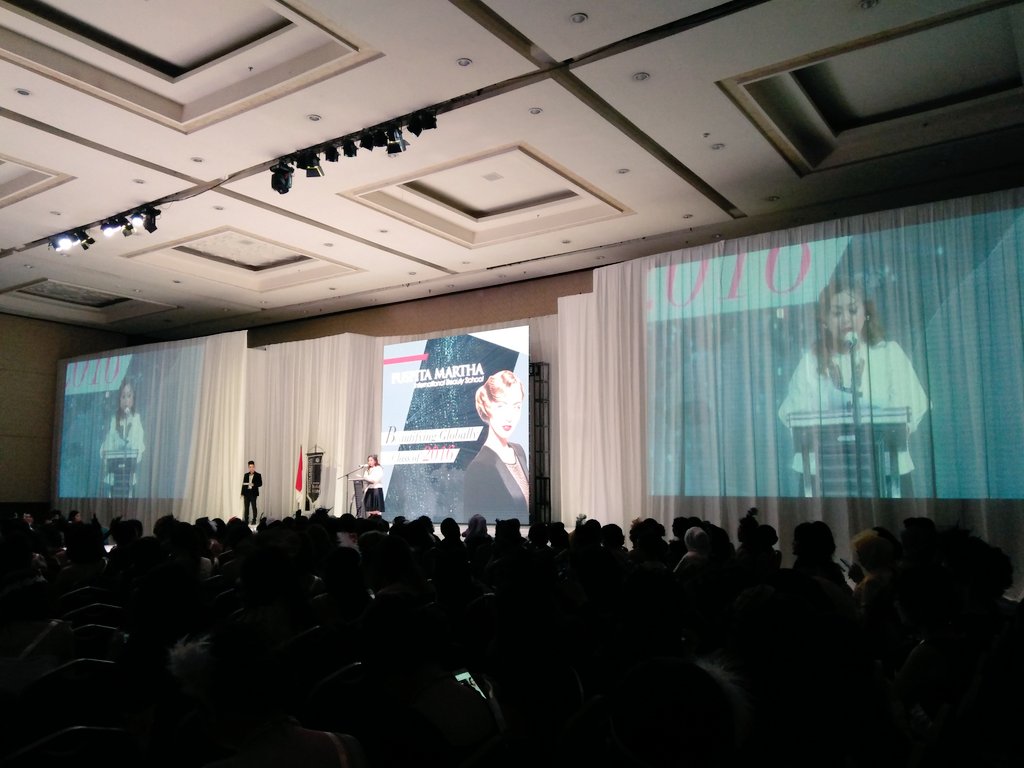 Sebanyak 1.000 siswa lulus &amp; mendapat sertifikat dari <a href="/PuspitaMarthaID/">Puspita Martha</a>. Wisuda dibuka dg speech Ibu <a href="/WulanTilaar/">Wulan Tilaar</a> #BeautifyingGlobally