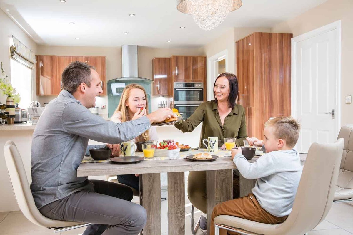 models_direct's tweet photo. Fab #finalimage from a photoshoot with Perevil Homes featuring one of our model families - Well done to you all!! 📸 #talent #assignment https://t.co/GyVj7IqRvT