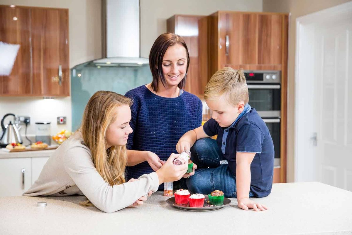 models_direct's tweet photo. Fab #finalimage from a photoshoot with Perevil Homes featuring one of our model families - Well done to you all!! 📸 #talent #assignment https://t.co/GyVj7IqRvT