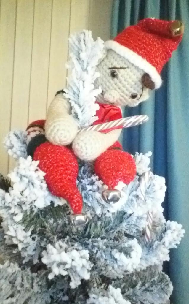 worduplancs's tweet image. Who&apos;s up a tree?? #BobsBack