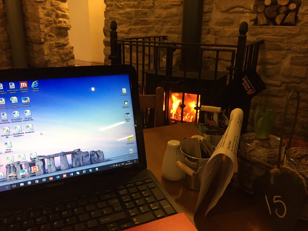 Think this is my favourite mobile office of the year. Loving <a href="/OwdBarnStore/">Owd Barn</a> #mobiledata #realfire