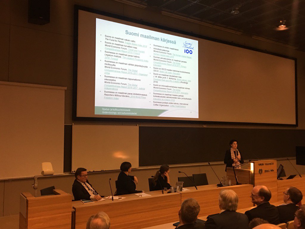 TapioHuttula's tweet photo. Suomi maailman kärjessä. Hyvä #Suomi Kansliapäällikkö @AnitaOKM johdattelemassa paneelia keskustelemaan #kj2016 https://t.co/jvLMcKOm1j