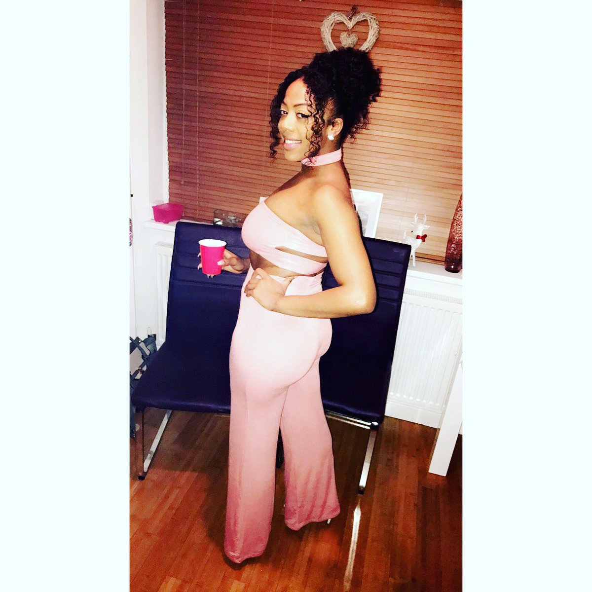 teetee94x's tweet photo. Chocolate barbie 🍫🌸 https://t.co/cAGKRyAmTO