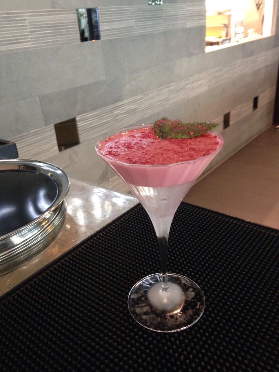 cha_london's tweet image. Charlotte @ #AigleDesNeiges  bar @valdisere @MaranathaGroupe enjoy one of our cocktails