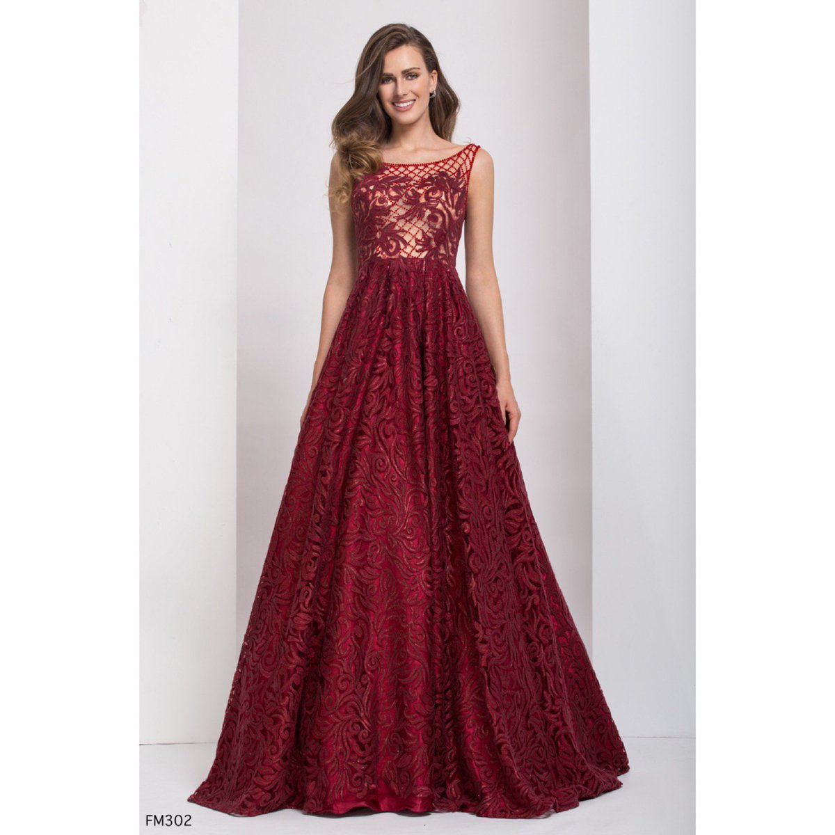 azzurecouture's tweet photo. ✨Make a dramatic entrance in lace and tulle ball gown❤️✨ https://t.co/WqYCMMOQRI