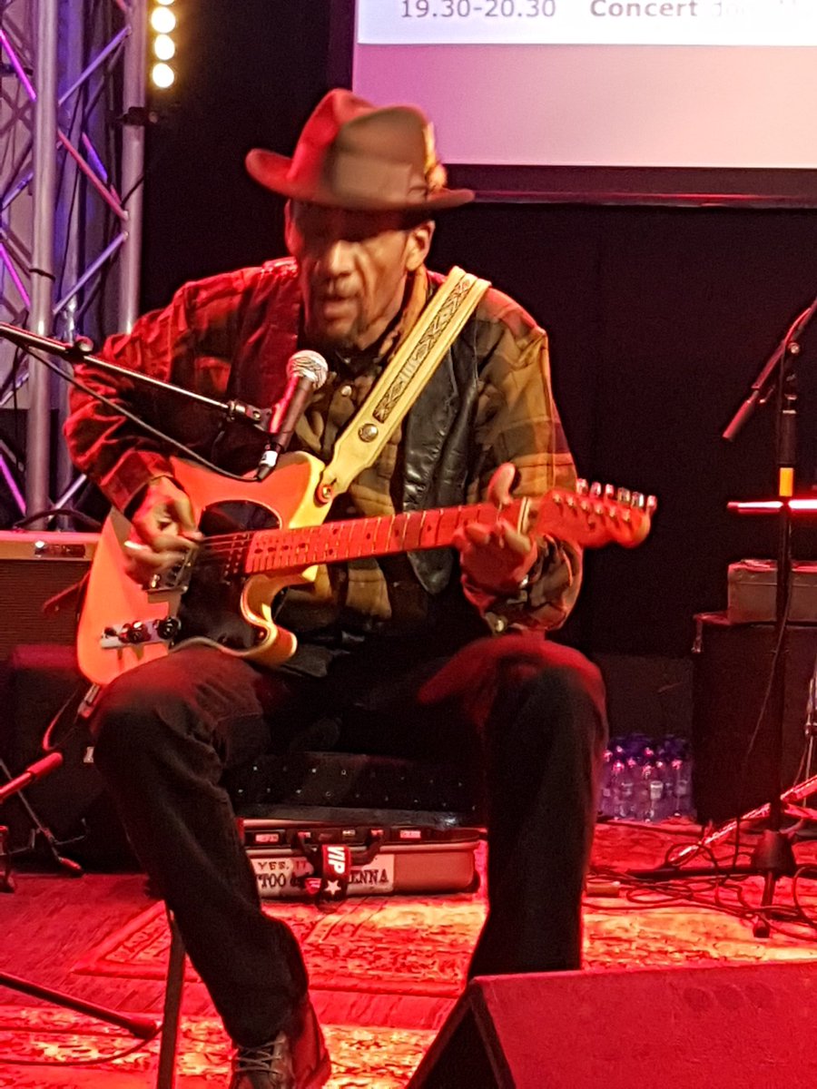 Route34afslagB's tweet photo. Blues uit the States tijdens de borrel in Drenthe #route34 https://t.co/GlqkLCxL29