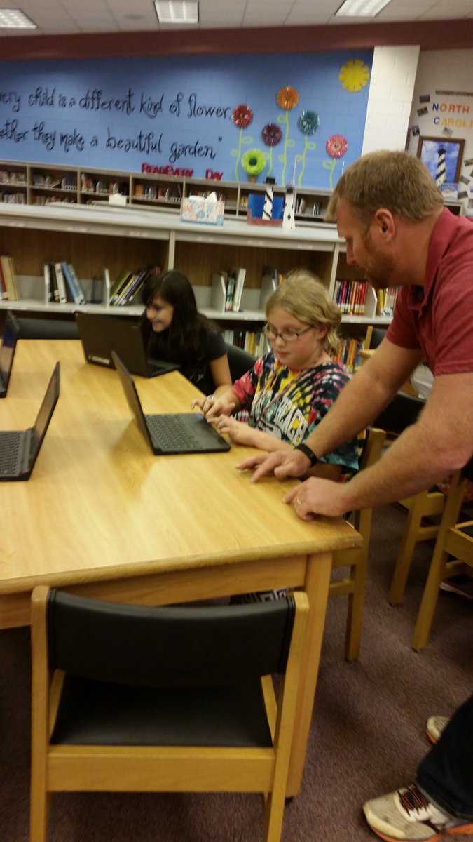 CCSITF's tweet photo. Hour of Code with 4th graders at Oxford Elementary! They can't get enough because they love it! @codeorg #ccsleads #edtech https://t.co/c9RGiCCybX
