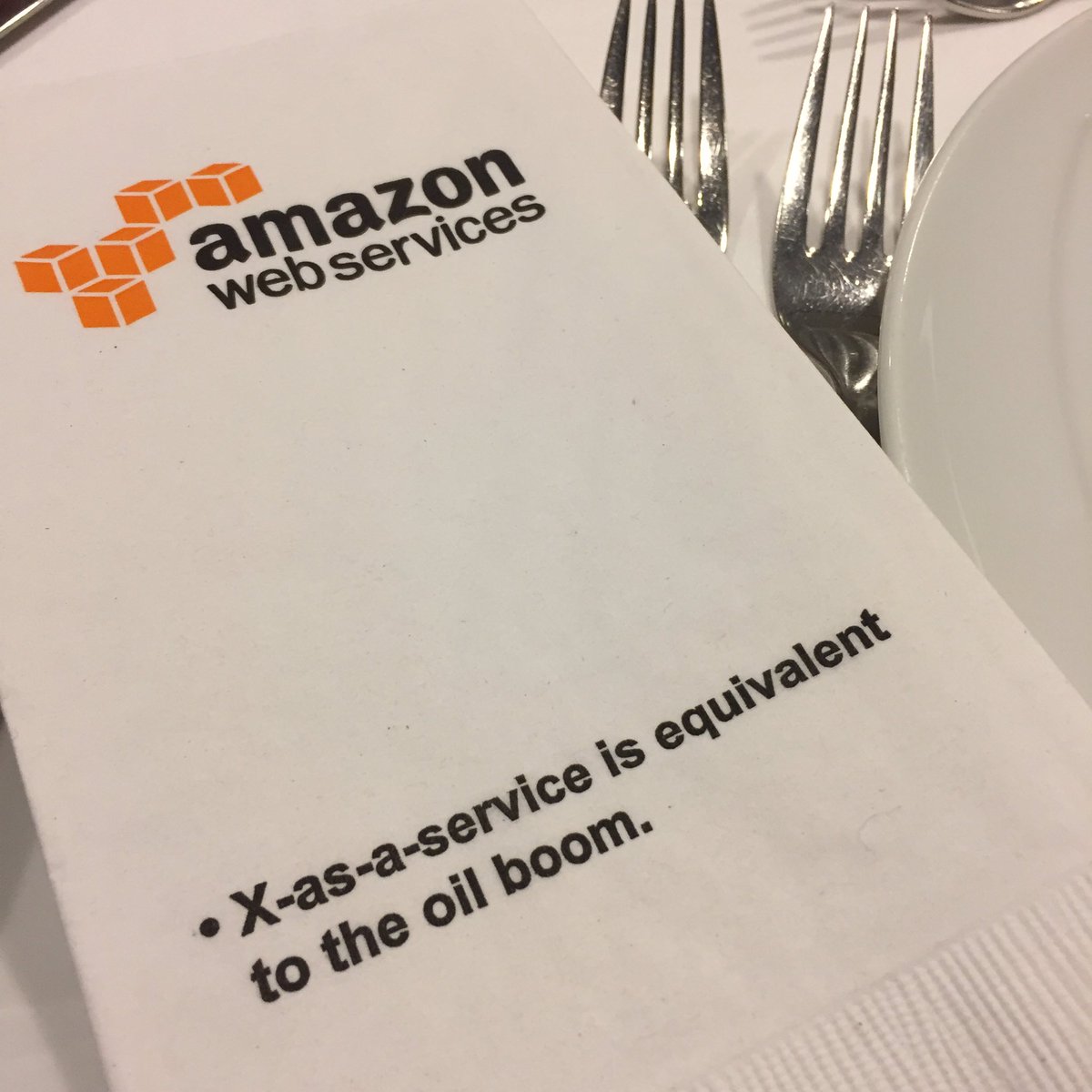 JourdelaTerreCa's tweet image. .@lussier_pierre au panel de discussion Amazon Web Services pour parler #greencoding et #cleantech