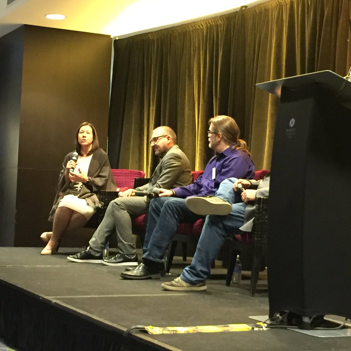JourdelaTerreCa's tweet image. .@lussier_pierre au panel de discussion Amazon Web Services pour parler #greencoding et #cleantech
