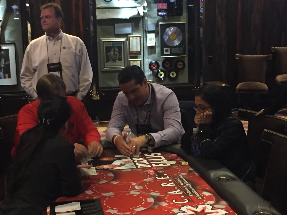 rlhco's tweet photo. One of these three will be the winner! #PokerNight #Vegas #CUE2016 https://t.co/myOVfhT2gH