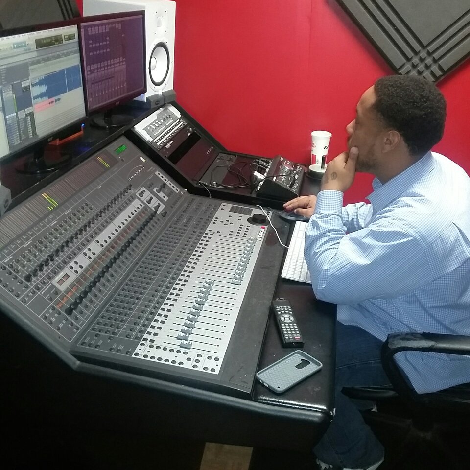#earlybirdsession in effect with engineer/producer #datmancyp with #upcoming artist #retroboy!