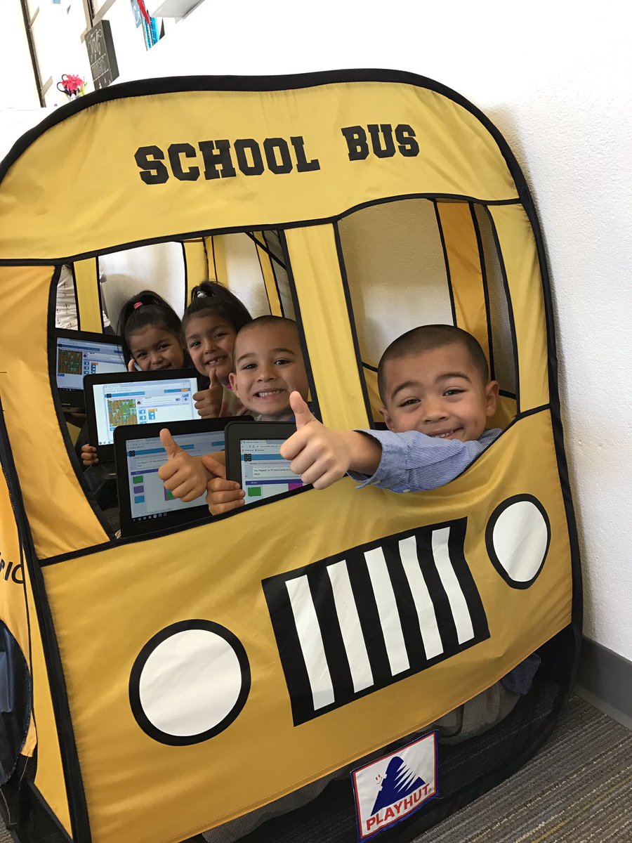 TeacherAlissa's tweet image. We are having a blast doing #HourofCode @MagnoliaCVUSD @CajonValleyUSD @codeorg @LizLoether #CVCode #KindersCanCode