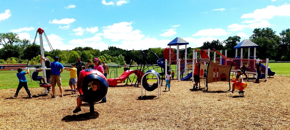 College kids make play a reality for #elementary school students:        
playworld.com/blog/college-k… #SavePlay #PlayUnites