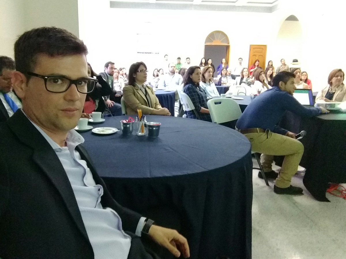 estebanmorin's tweet photo. Aprendiendo juntos sobre lo que sueñan los jóvenes. @JOVEN360 #ESJ2016 https://t.co/AfYzNQuocE