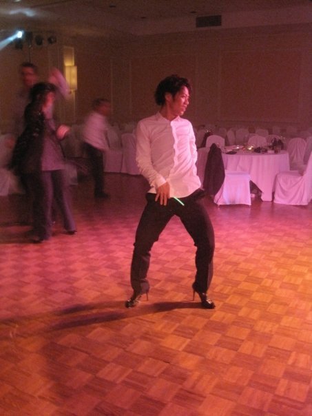バンケットで踊り狂うスケーターは実在した ダンスバトルといえば高橋大輔vsミーシャ ジー ピンヒール履いてた Yoi Togetter