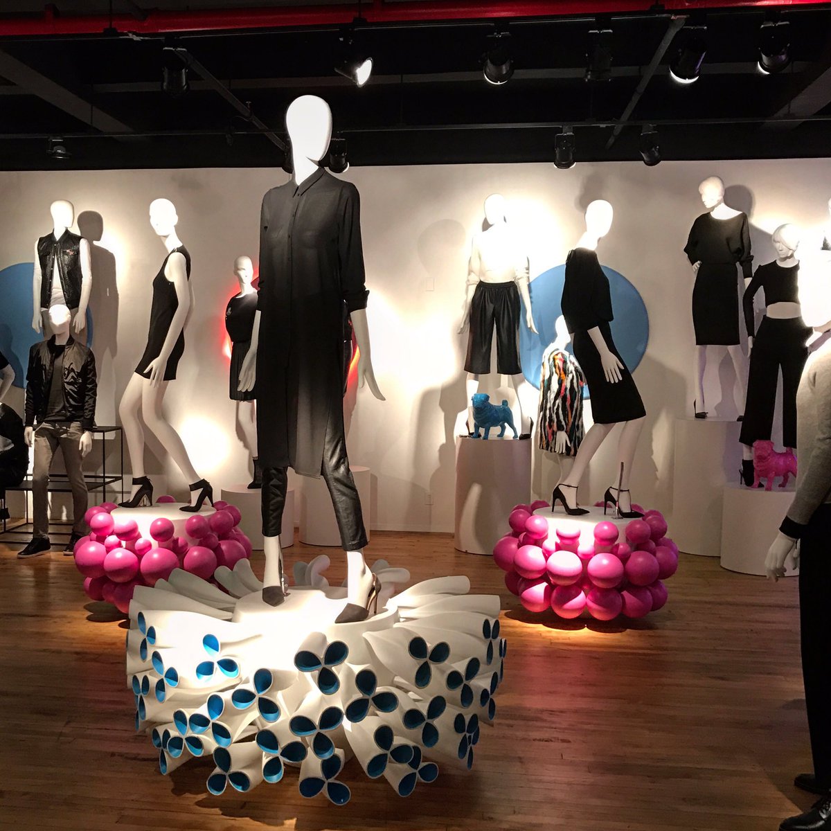 UDisplay's tweet photo. The Chic collection in our #NewYork showroom as part of the Retail Design Collective open today 10-5
#mannequin #mannequins #shopmarketweek https://t.co/OXvca1NPsY