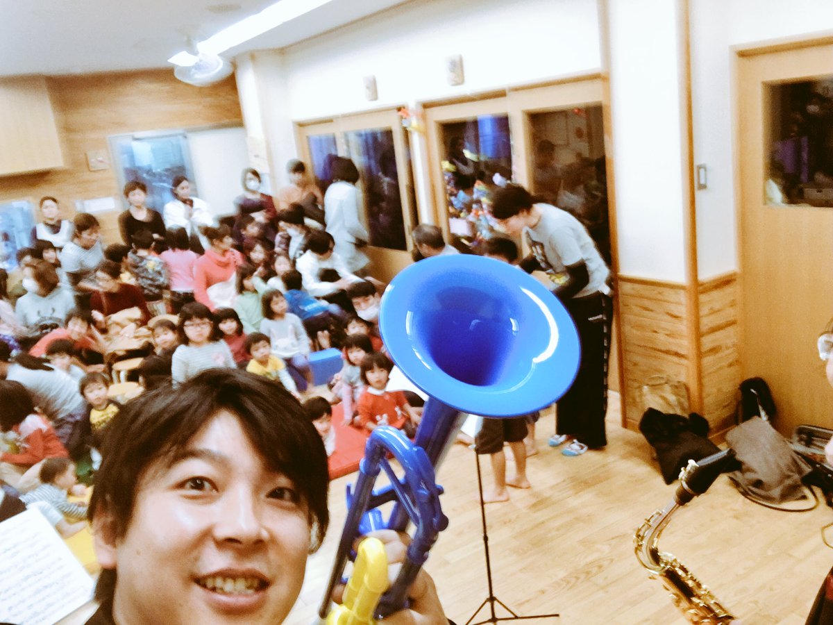 阿部一樹 Kazuki Abe 元気いっぱいの子供たちの前でクリスマスコンサート これでお仕事しました 共演者の息子さんのタイガートランペット 決して自分のを忘れたわけじゃありません さて いよいよ 体調を万全に整えて年末へむけて 少し予定を変更