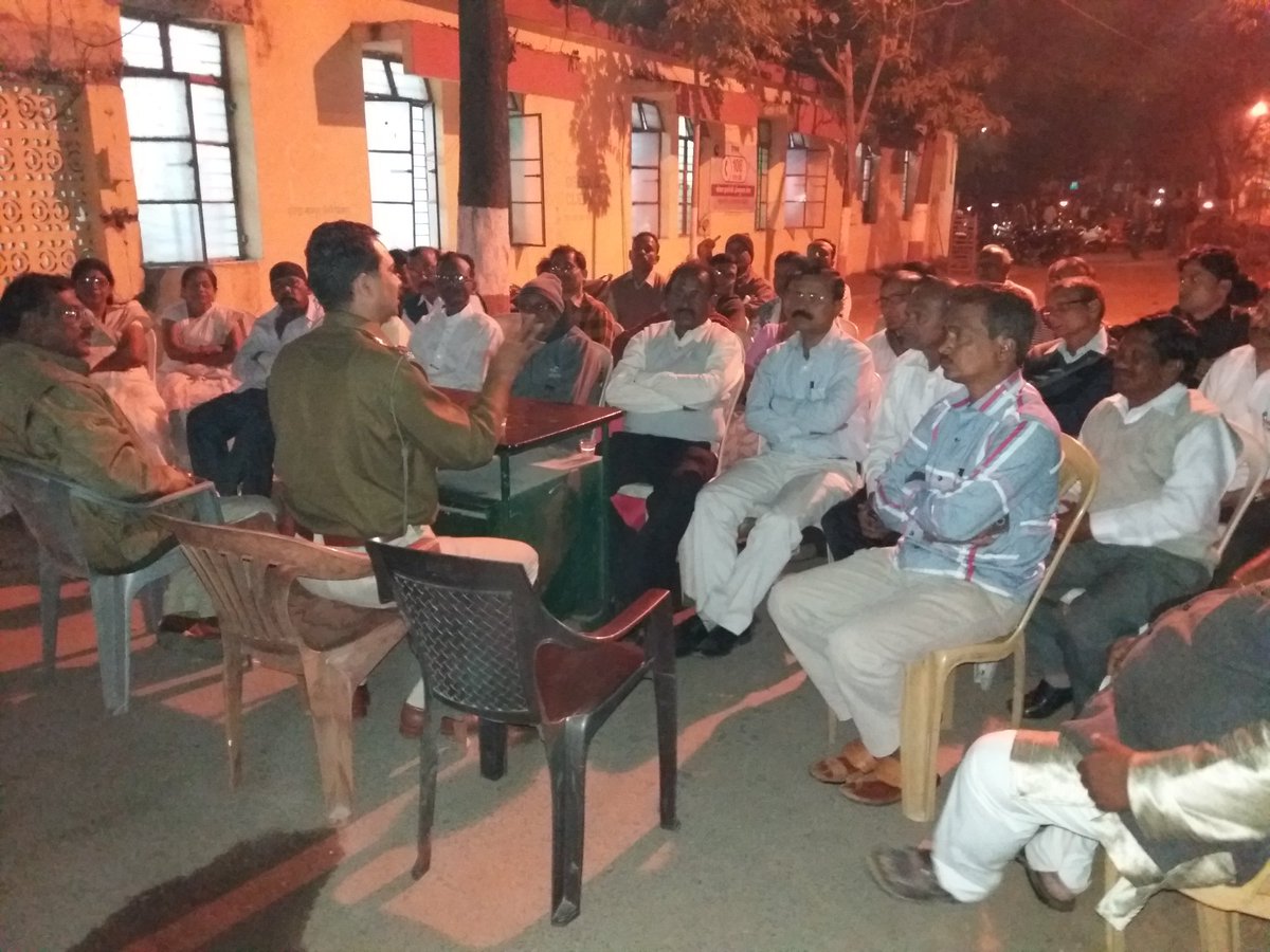 ajnipst's tweet photo. @NagpurPolice आज दि. 08.12.16 रोजी पोलीस स्टेशन अजनी येथे शांतता समीतीचे सदस्यांची बैठक घेण्यात आली. https://t.co/PMXWuoU1cK