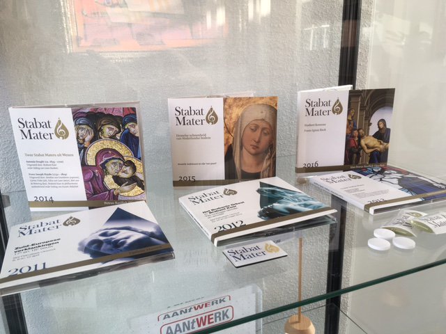 Je geliefde, kennis of vriend een cadeau geven met kerst? Denk aan de prachtige cd's Stabat Mater! Ga naar stabatmater.nl en bestel