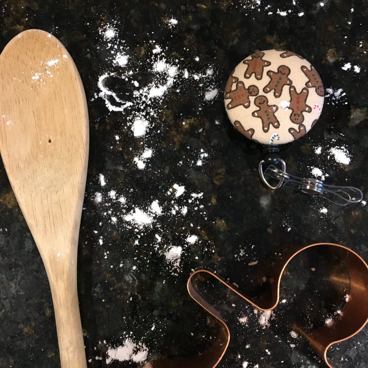MyBusyButtons's tweet photo. Gingerbread Cookie badge reel in stock and ready to ship today. #badgereel #gingerbread #holidaycookie  https://t.co/mg9hXEeyD4 https://t.co/QsCdCWjPkY