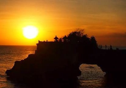 Mengenalmu dengan sadar, mencintaimu dengan sabar.. with love fr tanah lot..