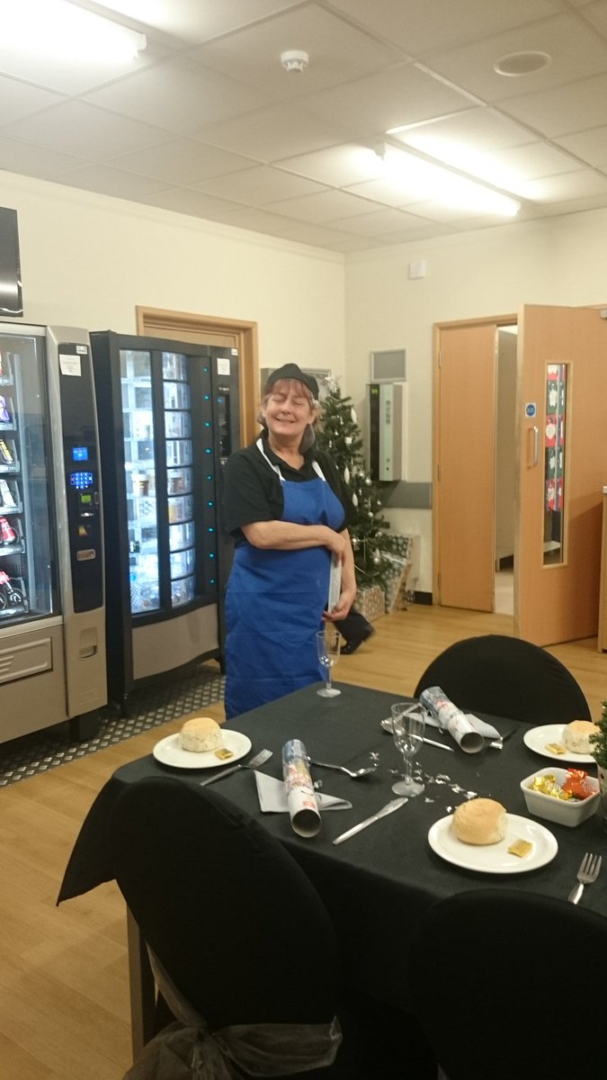 Absolutely gorgeous #Christmasdinner <a href="/TescoLever/">Tesco Little Lever</a> being waited on by our managers <a href="/narmer1/">Xxx_-xx</a>, <a href="/BexWalker1/">bex</a> &amp; <a href="/hazelfenton44/">Hazel Fenton</a> thank you 🐓🎄🎉🎊⛄🎁