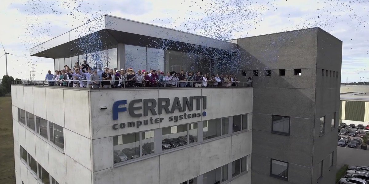 Ons motto "Wij nemen uw IT-zorgen in handen" wordt elke dag opnieuw waar gemaakt door deze leuke collega's.😘 #FunAfterWork #DronePhotography