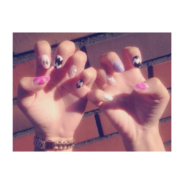 ppp_ex's tweet photo. また自分でネイル剥がした💭💭次どうしようと思ってネイルのフォルダ見てたら昔のネイルが、、ゴテゴテ💓かわいいなぁ。 https://t.co/leJkKLVSRa