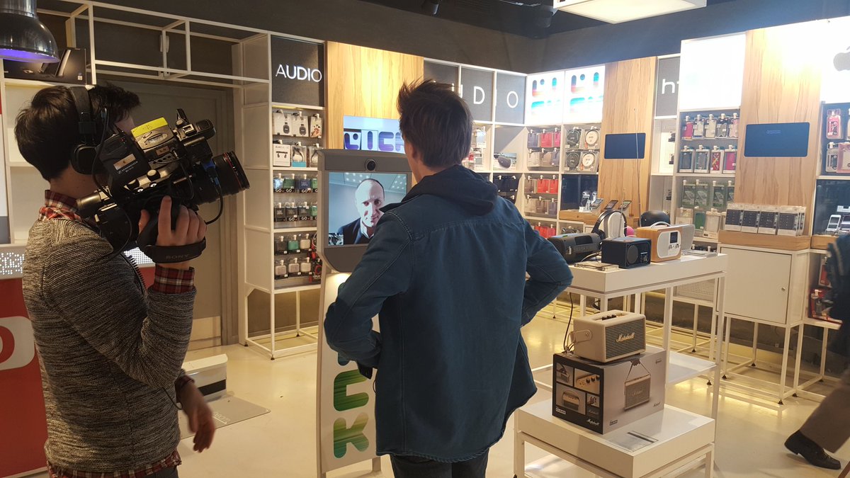 LICK_officiel's tweet image. [LICKLIVE] Ça tourne chez @LICK_officiel #Interview2.0 @13emeRUE #FuturIsNow