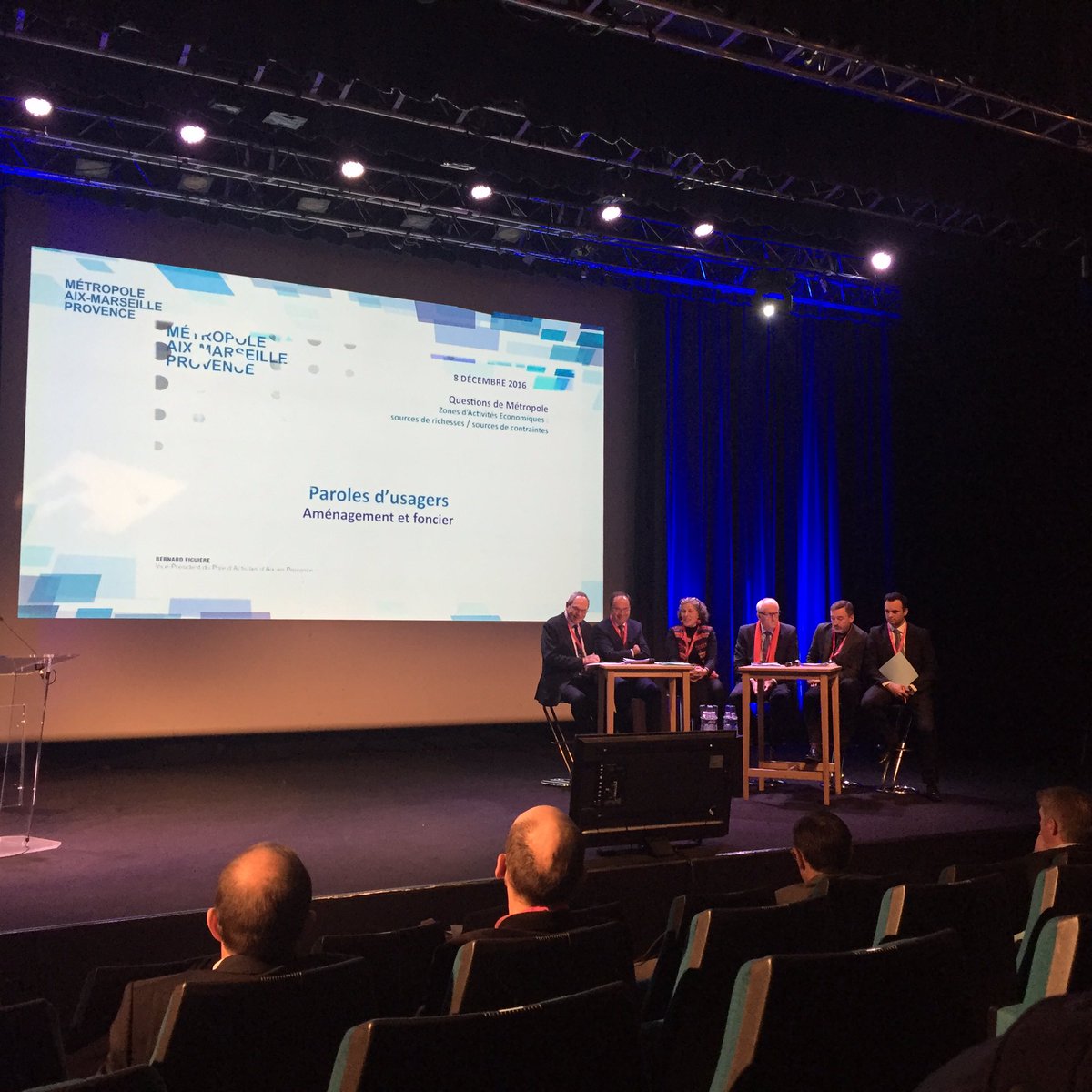 convergence13_'s tweet photo. Début de la table ronde > thème 1 Aménagement et urbanisme @GuyPartage @AtheliaE @ArpePaca @Agam_marseille #epfpaca #transdev https://t.co/5R22l39s6D