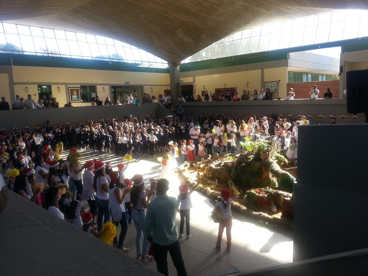 presentacion_m's tweet photo. #Lapresentacion Minuto Navideño de las más pequeñas de la casa @presentacion_m @nelsonruiz28 @AVECCONVENIO @merida_ze @DEDAJPA @mau_vic https://t.co/unXMkFc6xZ
