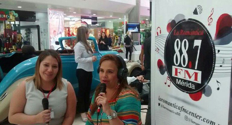 ExpoWedding's tweet photo. La exitosa #weddingplanner @rocioundapwep en entrevista con @jcanovozcoach dando detalles de la 7ma #expowedding en @CCPieDeMonte https://t.co/fUP3CDNy1m