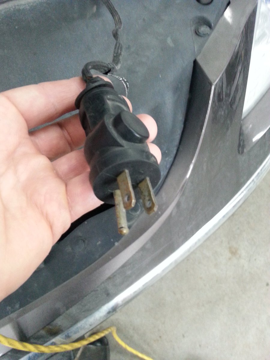 AutomotiveJedi's tweet photo. Block heater cord. Look closer.  Please stay safe and inspect these systems.  Inspections @Wrenchmasters save frustrations and down time. https://t.co/3XCSnozJyH
