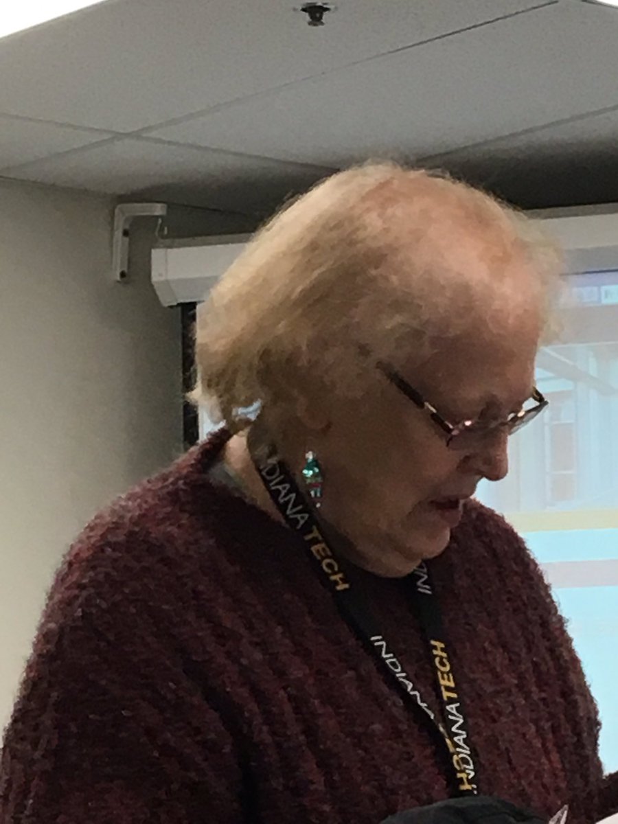 trkrepp's tweet photo. In the Christmas spirit... Christmas ornaments for earrings. #bio1000 https://t.co/XF2FjQbzkK