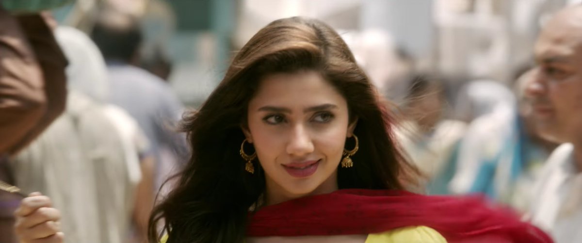 faria1109's tweet photo. That entry though! Filmy af *whitlessss* When will your fav ever? #MahiraKhanForRaees https://t.co/9rb9clwKjq