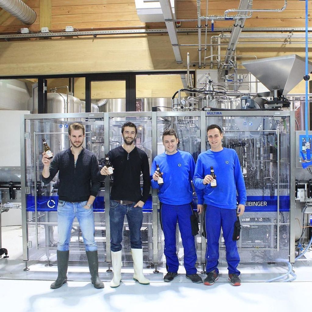 leibinger_gmbh's tweet image. Happy faces after hard and successful work! 🍻 #installation of #leibingerfillingmachines #multima MULTIMA L at #oot…