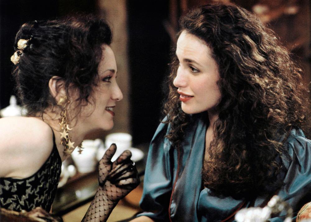 KarenCRealNurse's tweet image. @AndieMacDowell3 #ThrowbackThursday I'll always love Green Card! 🌸#gotomovie