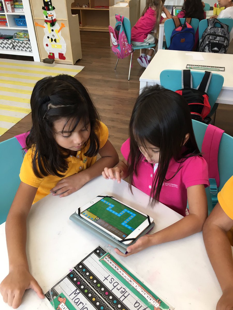 JeanGose's tweet photo. We are enjoying coding in Ms. Gose's Kindergarten class! Are you coding? #HourofCode #kindergarten @DiscoveryDayAca https://t.co/176PyTs452