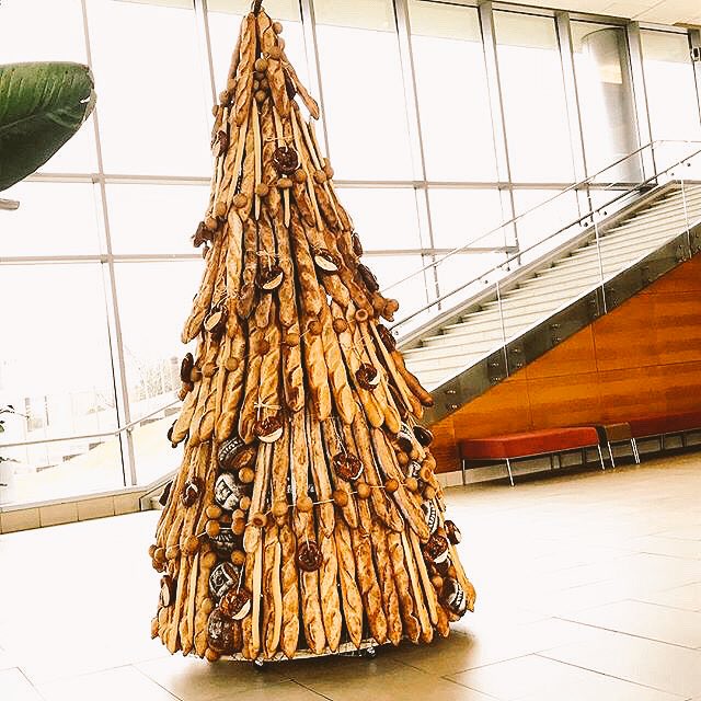 JWUCulinaryNow's tweet photo. #regram @spoonuniversityjwu: Does *your* school have a baguette holiday tree?  🍞🎄 https://t.co/XiWFQ2Y0Bk