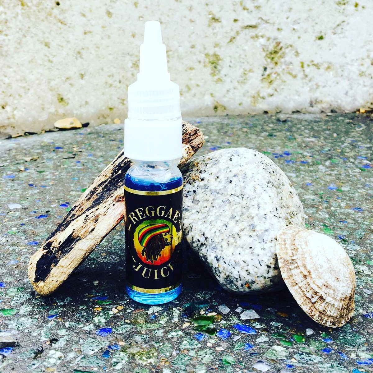 reggae_juice's tweet photo. DR H at the beach.
#vapelyfe #reggaejuice #vapeporn #vapenation
@rainboe_rainbow @inkedladyluna @VapeReviewz https://t.co/cXhrhukDPV