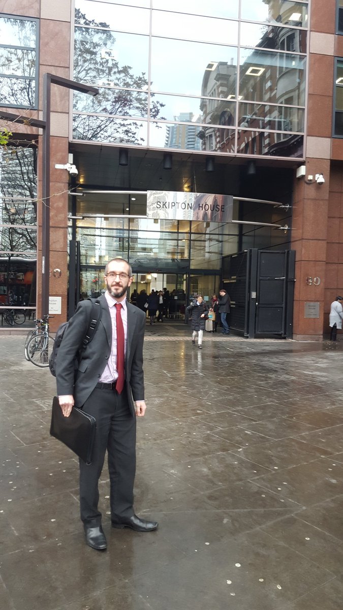 EIOSimon's tweet photo. Fantastic meeting with @DrTonyYoung discussing the e-diabetes passport. Thanks for all your guidance (and the coffee!) #diabetes #T1D #T2D https://t.co/bM5mfyfLwg
